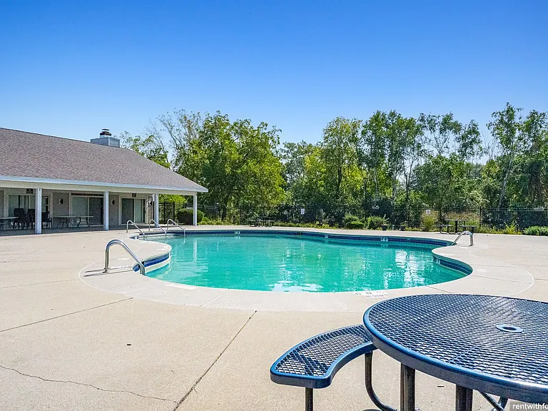 335-339 407 Southtowne Dr — Photo 18