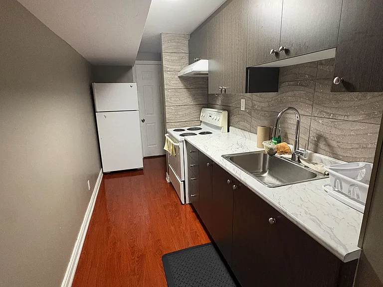 11 Naperton Dr — Photo 8