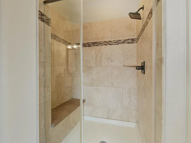 17611 Fossil Ridge Ln — Photo 22