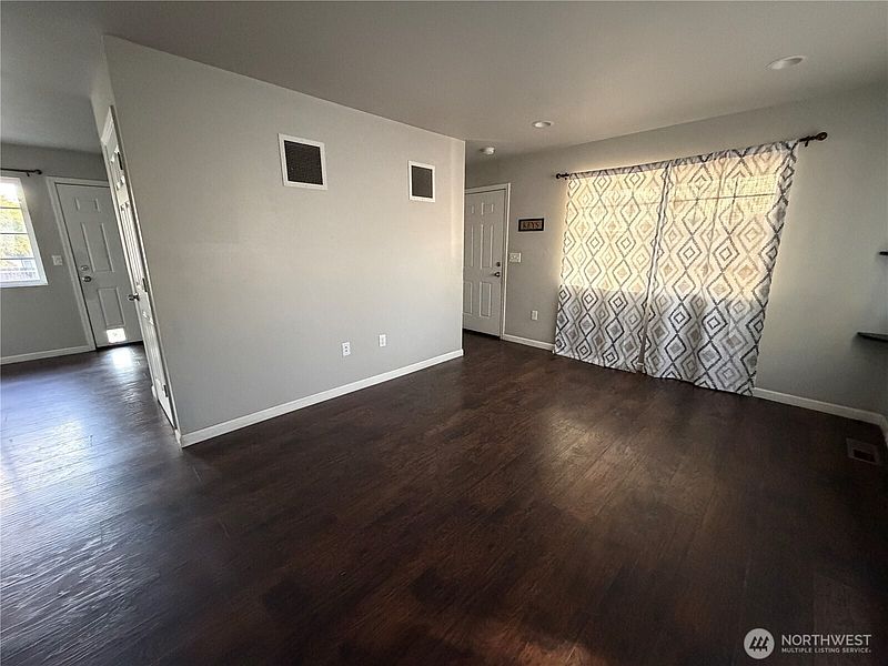 5th image of 520 S Douglas Avenue