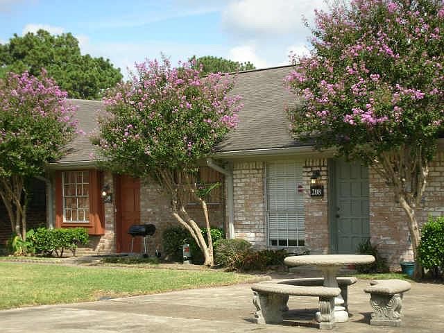 1st image of 11402 Katy Fwy APT 208