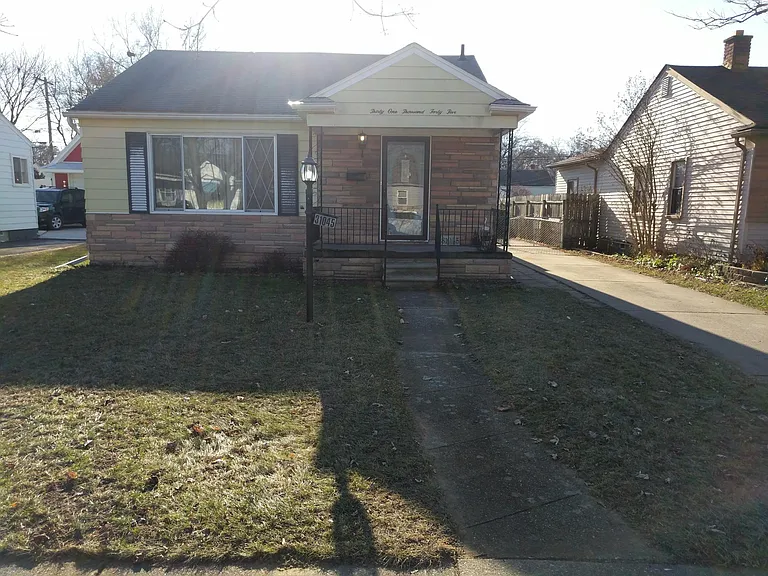 31045 Sheridan St — Photo 1