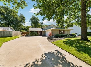 6095 Denise Dr, N Ridgeville, OH 44039