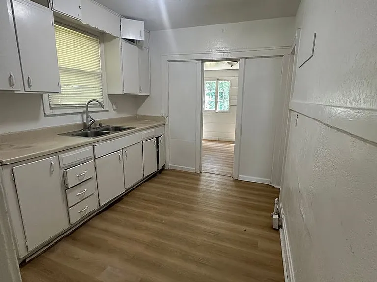 3607 E 61st St — Photo 11