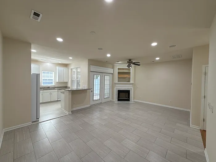 3 bed, 3.0 bath, 1500 sqft, $1,850 — Photo 3