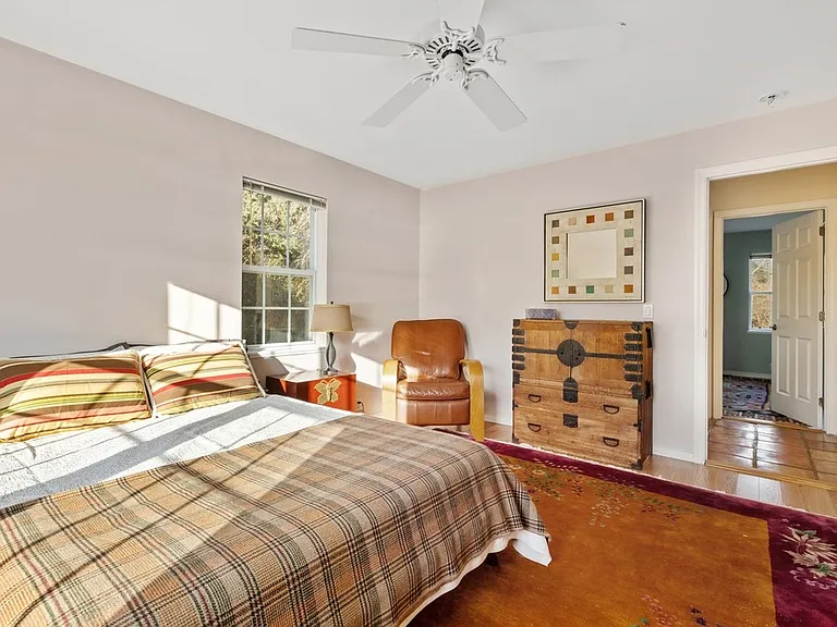 70 Mill Pond Ln — Photo 25
