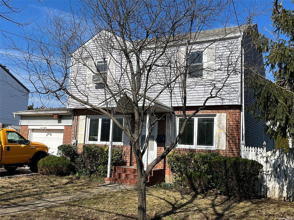 2nd image of 2195 4th St