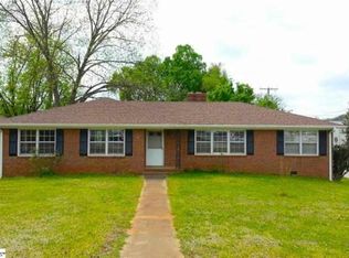 2 Edwards Rd, Greenville, SC 29615