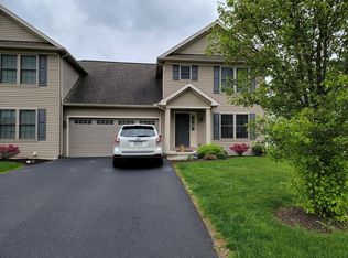 5244 Oak Leaf Dr, Mount Joy, PA 17552