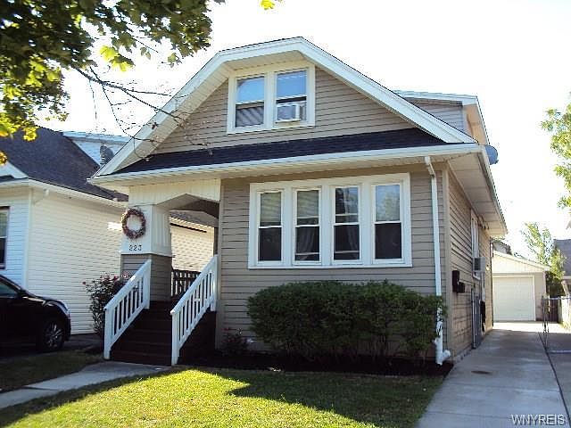 1st image of 223 Parkwood Ave