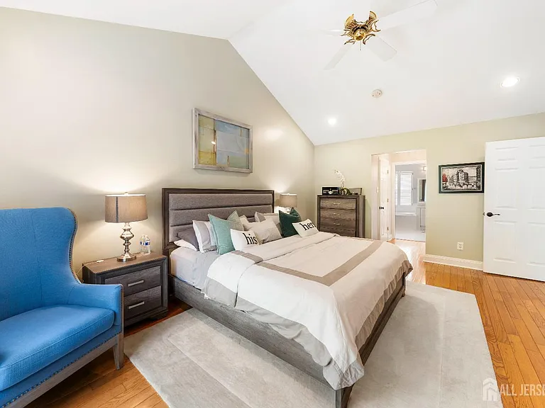 101 S Branch Dr — Photo 2