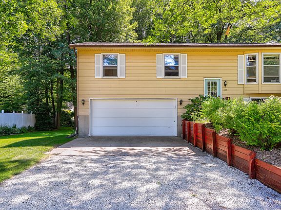 3rd image of 285 Bay Haven Dr