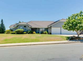 6220 Ridgetop Ter, Bakersfield, CA 93306