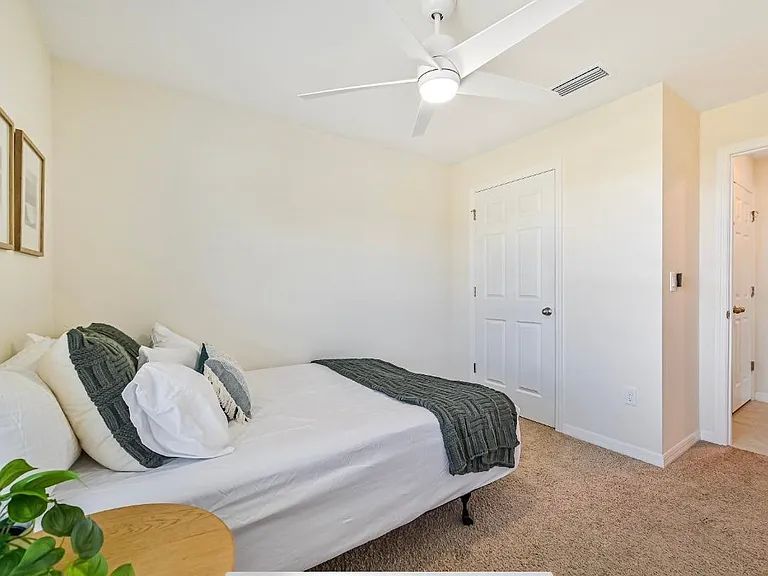 822 NE 44th Ln — Photo 5