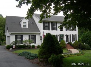 1090 Davis Mountain Rd, Hendersonville, NC 28739