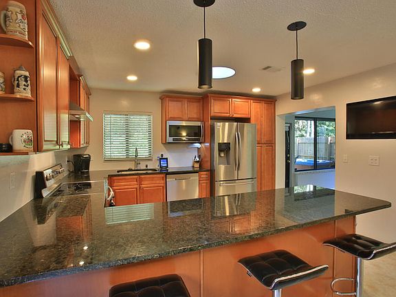 4th image of 150 Fox Fire Cir