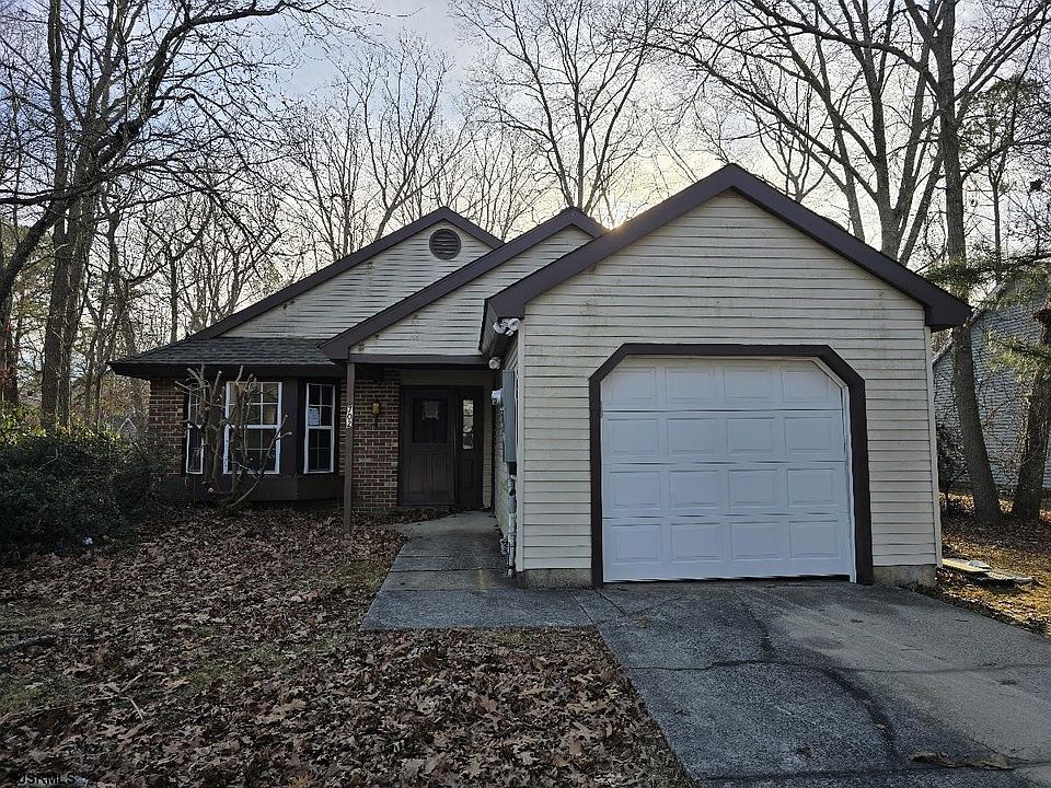 1st image of 702 Ravenwood Dr