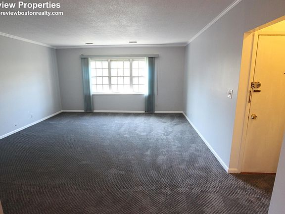 5th image of 178 Lake Shore Rd APT 4