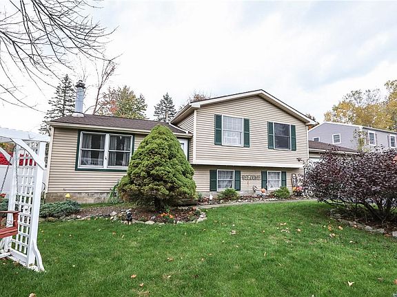3rd image of 1560 Wakerobin Ct