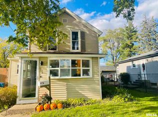 704 6th St, Camanche, IA
