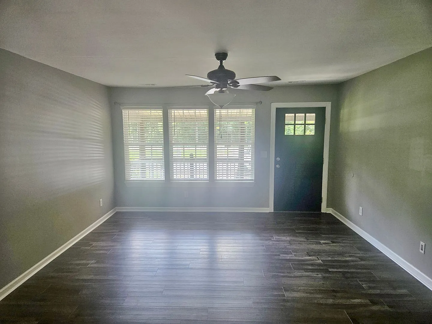 4 Bedroom, 2 Bath — Photo 2