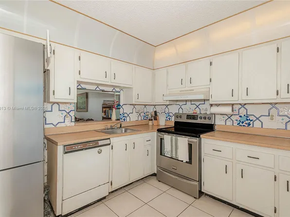 2800 Somerset Dr APT 402J, Lauderdale Lakes, FL 33311