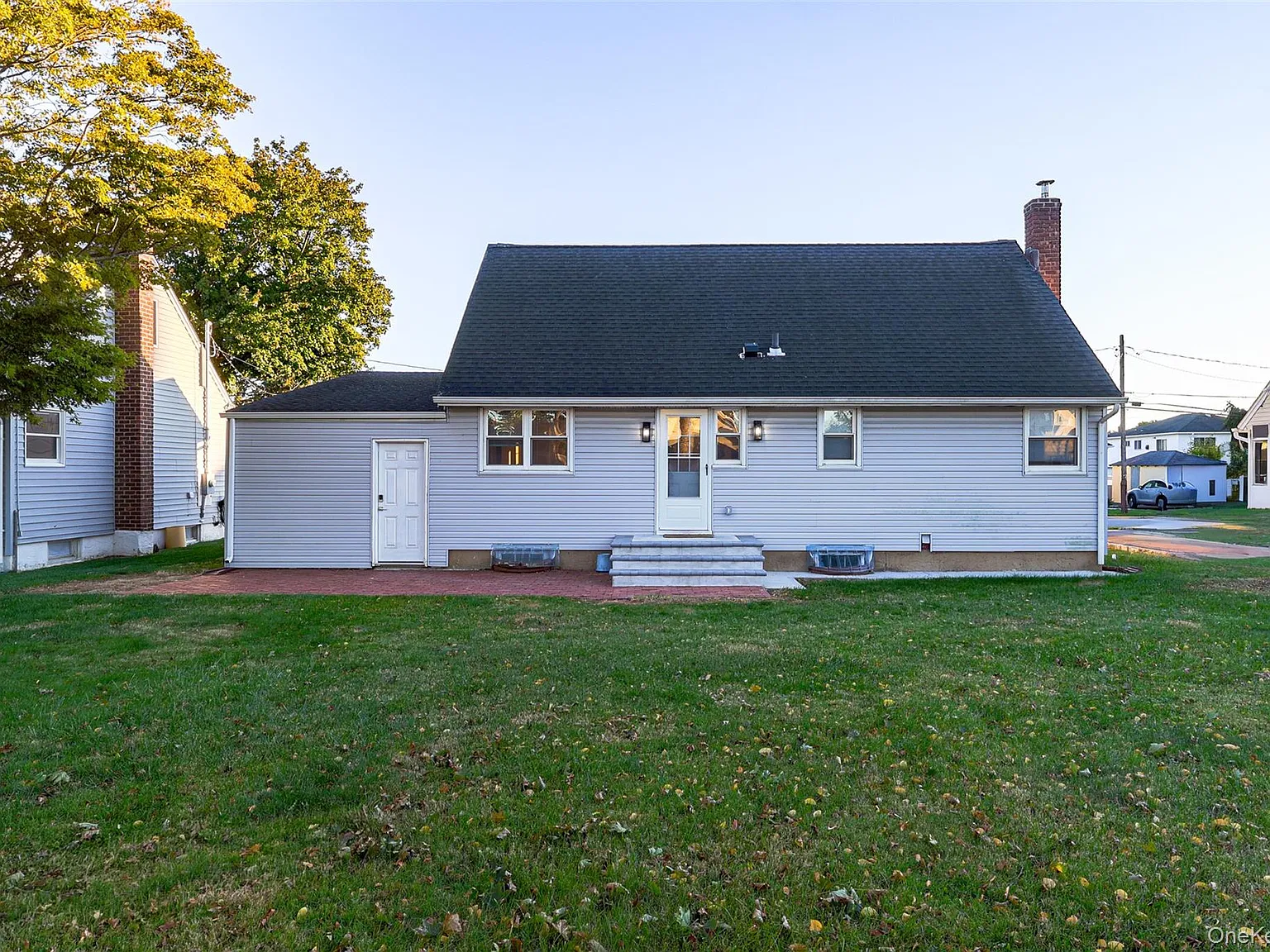 4 bed, 1.0 bath, 1176 sqft, $4,200 — Photo 3