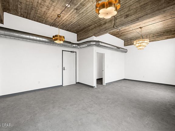 4th image of 436 Harrison Ave #13