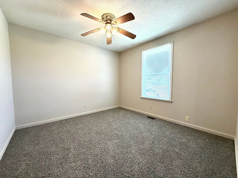 Bancroft Circle Apartments — Photo 32