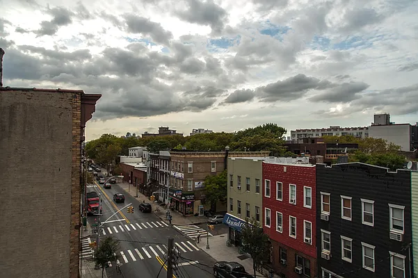 Rented by Nooklyn NYC LLC | media 82