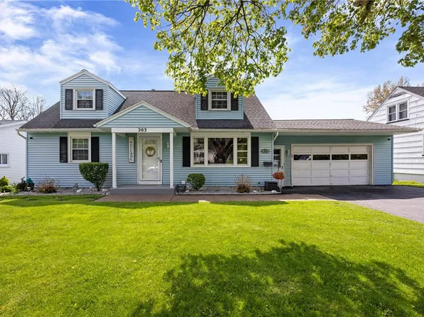 203 Little Creek Dr, Rochester, NY 14616