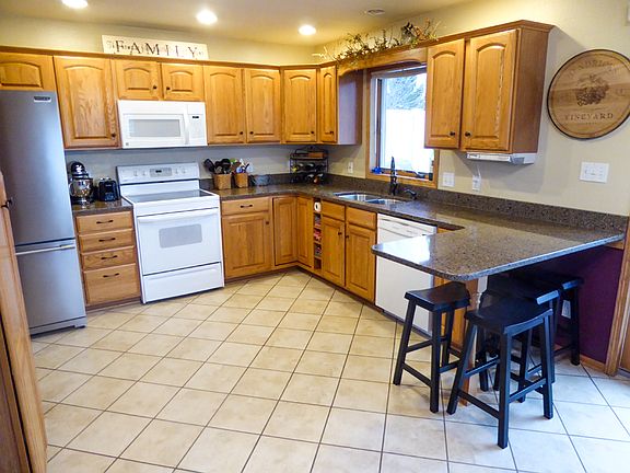 5th image of 108 Eliasen Ave
