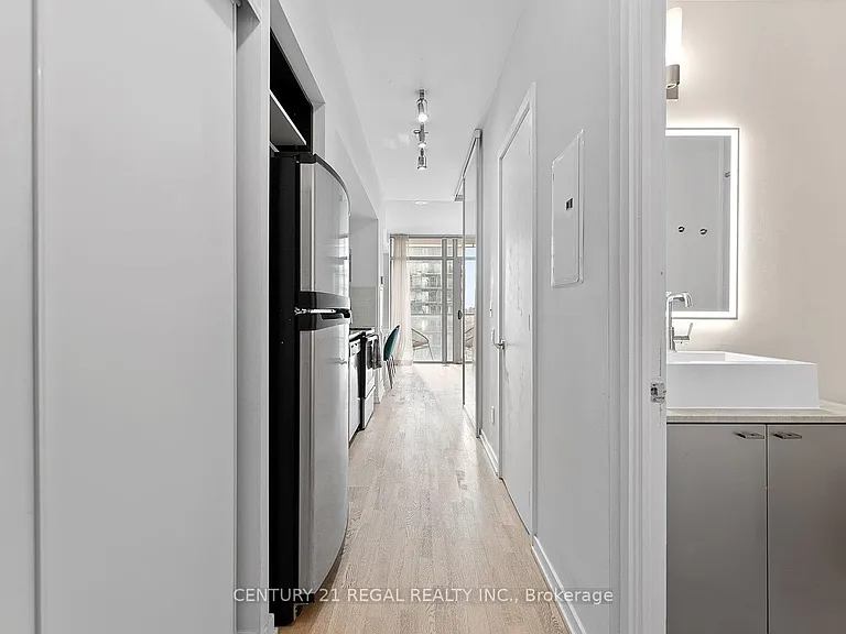 103 The Queensway #1307 — Photo 10