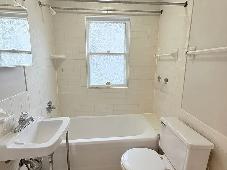 310 E Locust St — Photo 9