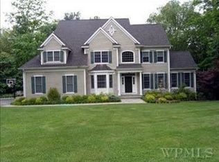 8 Greeley Ct, Mount Kisco, NY 10549
