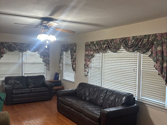 4th image of 1613 Sharon Rd