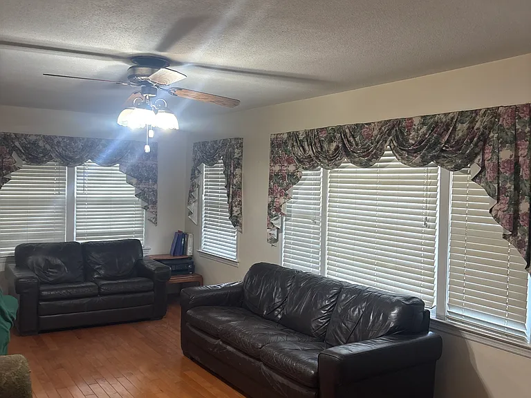 1613 Sharon Rd — Photo 4