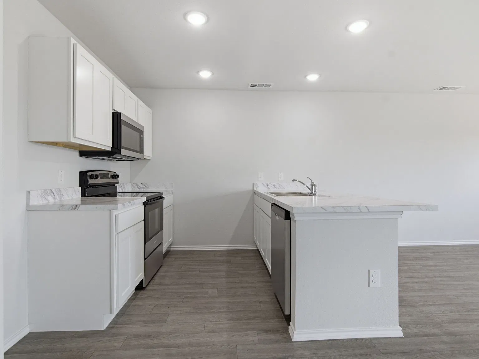 4 bed, 1802 sqft, $1,950 — Photo 3