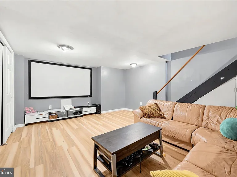 1221 S Melville St — Photo 22