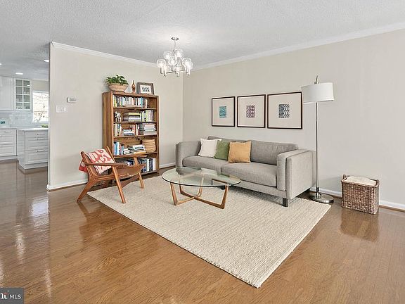 5th image of 10036 Vanderbilt Cir