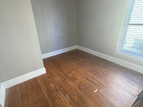 5th image of 126 Claremont Ave APT 1