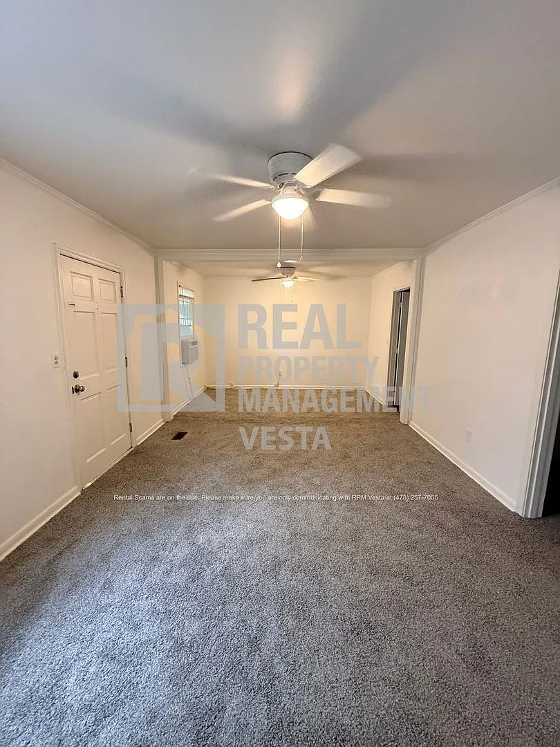 3 bed, 2.0 bath, 1716 sqft, $1,500 — Photo 2