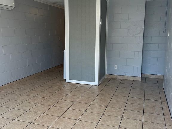 4th image of 2451 Gervais St #A