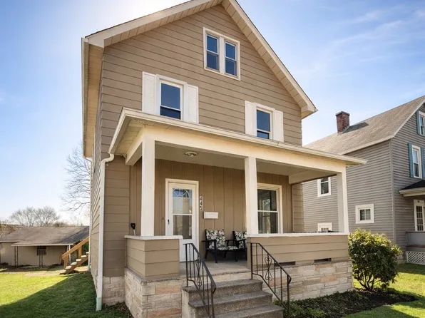 445 W Martin St, East Palestine, OH 44413