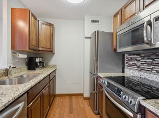 70 W Burton Pl APT 402F, Chicago, IL 60610