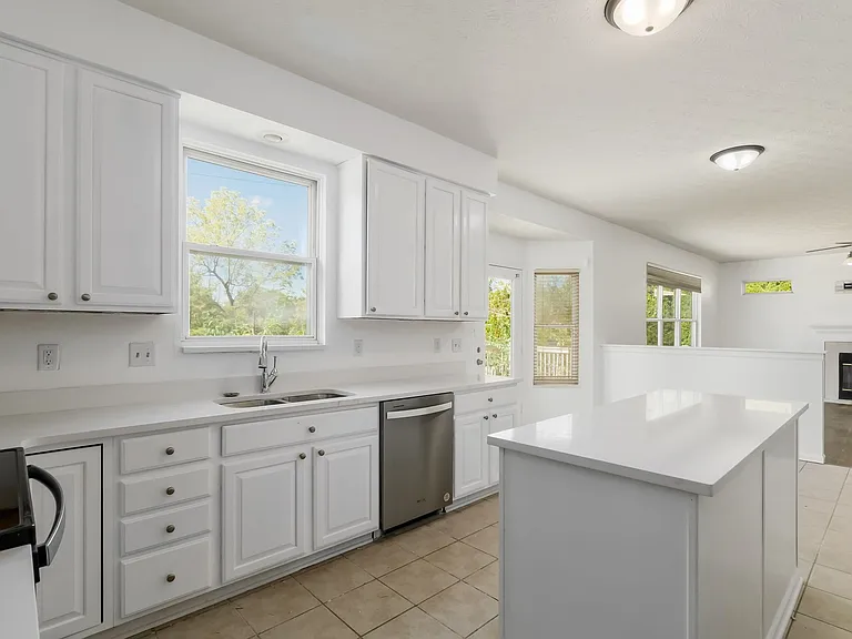 6279 Parkmeadow Ln — Photo 7