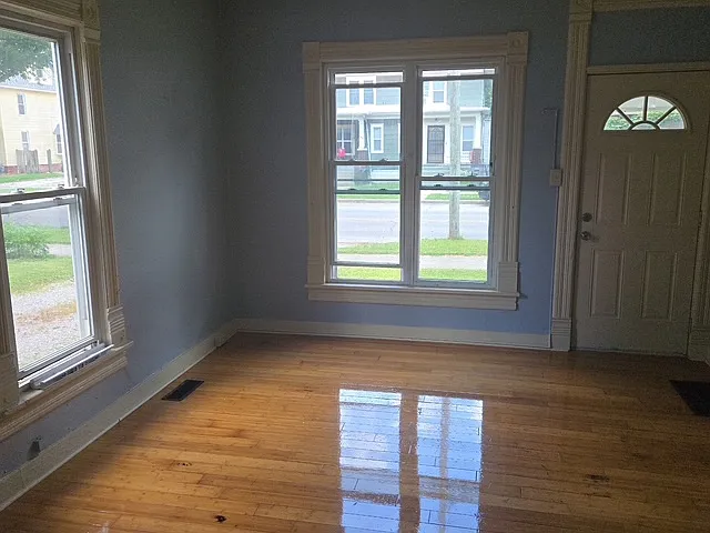 647 W Lexington Ave #A — Photo 2