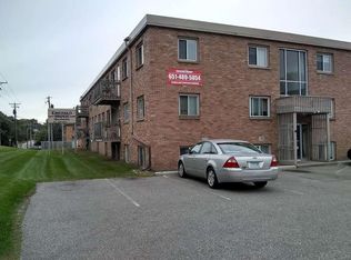 1380 7th St NW APT 18, Saint Paul, MN 55112