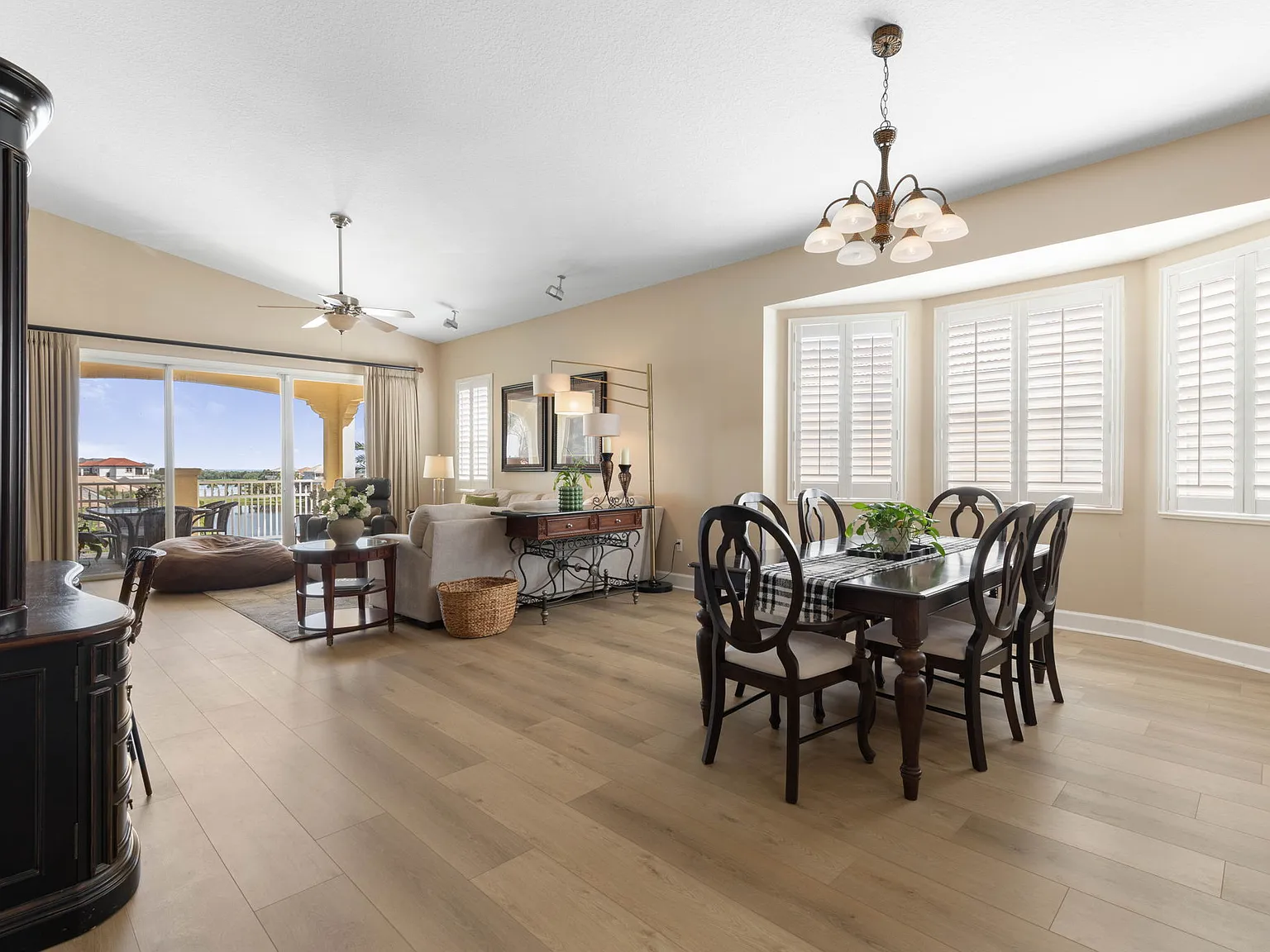 3 bed, 2.5 bath, 1859 sqft, $3,900 — Photo 3