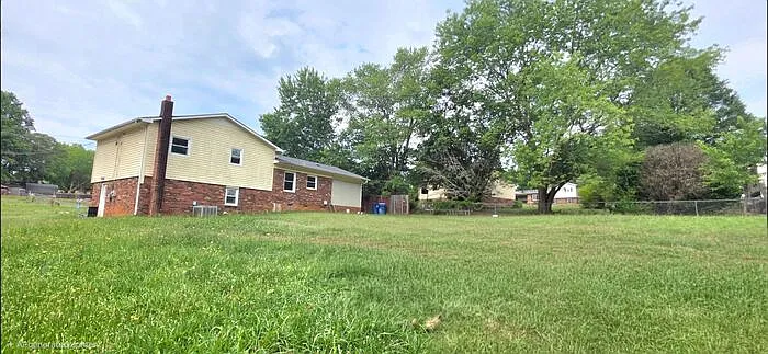 5490 Glenview Dr — Photo 13